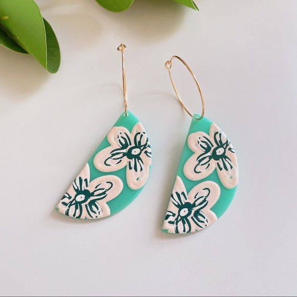 Multi color Acrylic statement hoop earrings - Picture 11 of 13